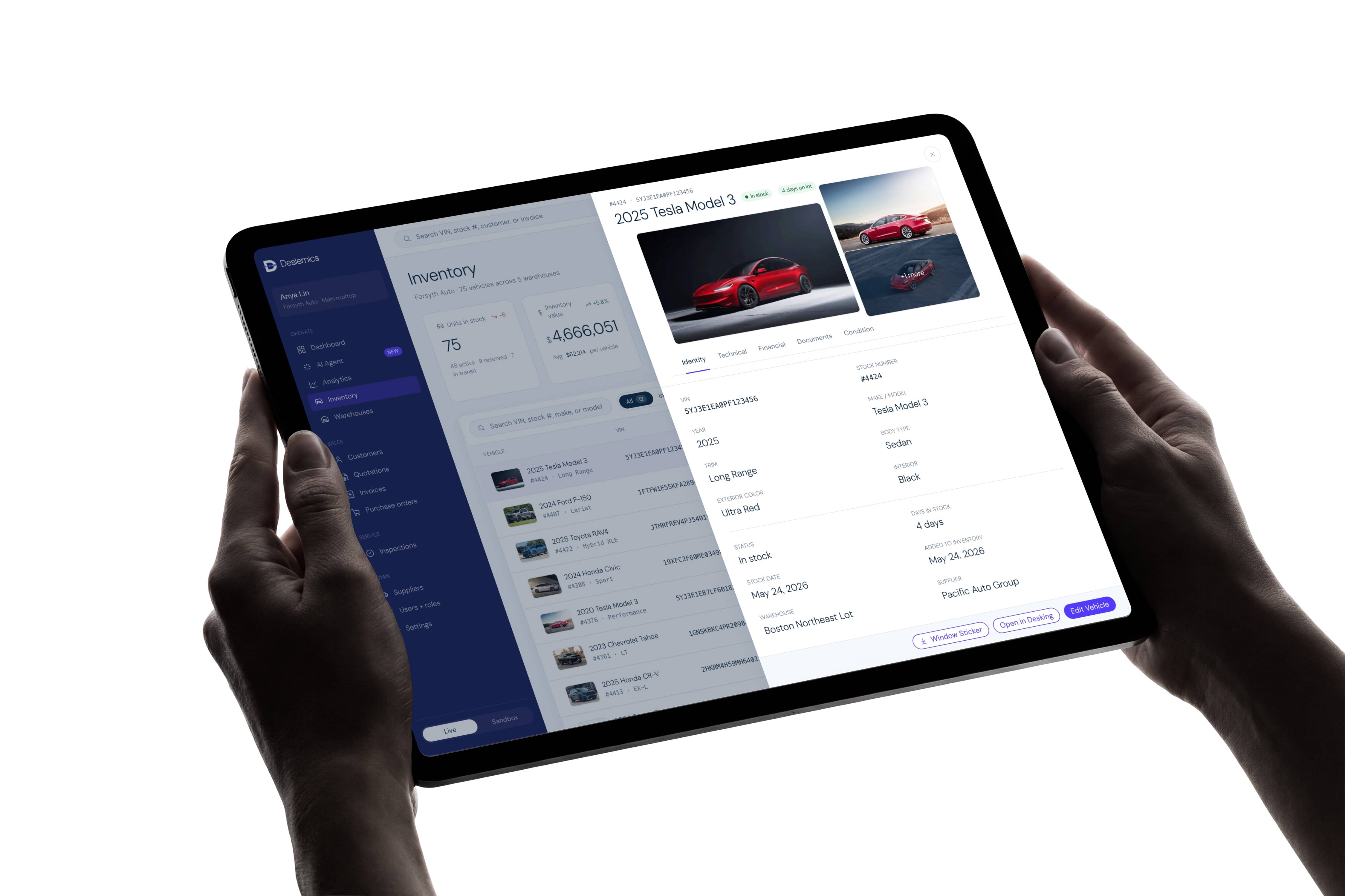 Dealernics vehicle detail — identity, technical, financial and condition tabs